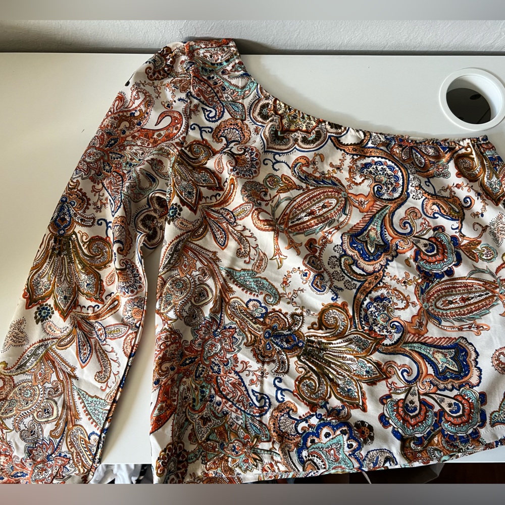 One shoulder paisley long sleeve